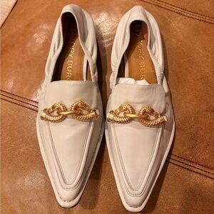 Tory Burch woman’s Cream Loafers with Gold Chain Brand New in Box